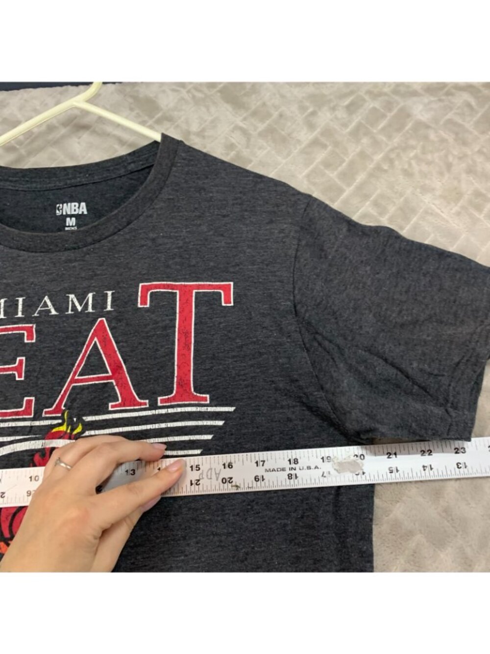 NBA T-Shirt Mens M Dark Gray Miami Heat Basketball Short Sleeve Sports Casual - Picture 6 of 10